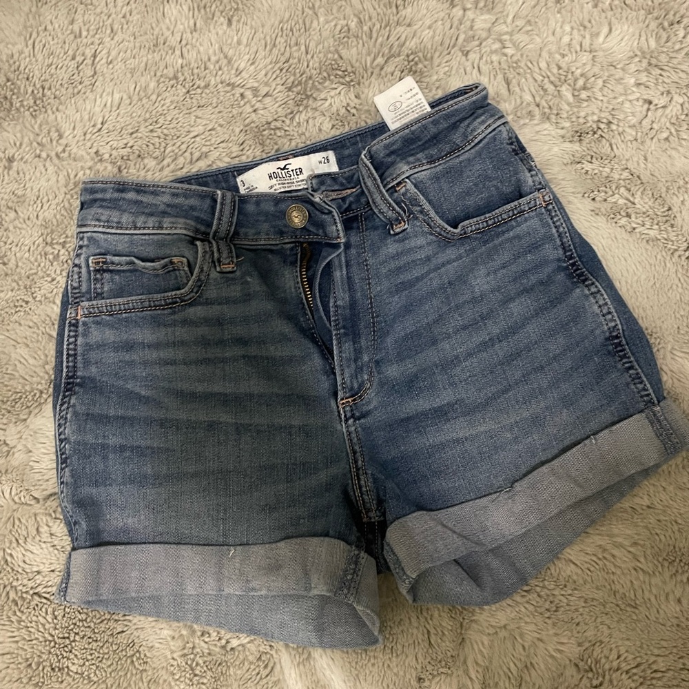 Hollister curvy high-rise short 3” soft stretch, size 3/26